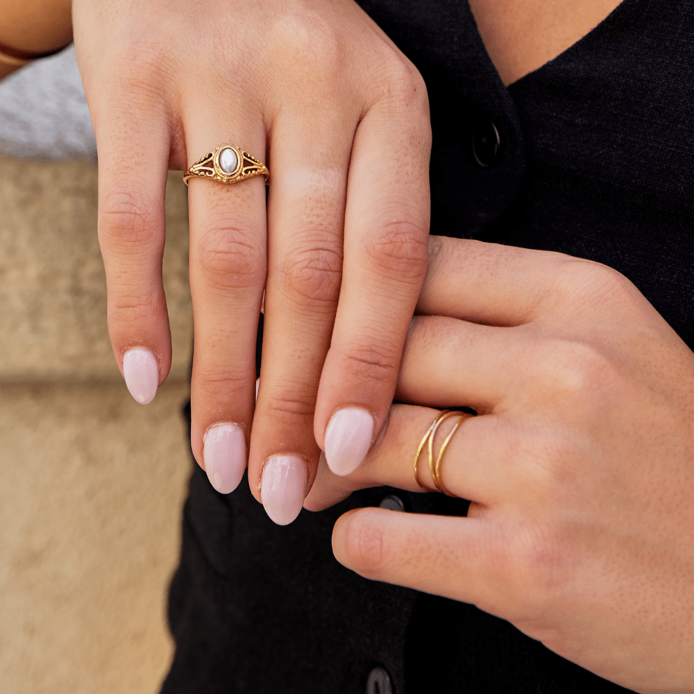 Elayna – Anillo Bucle Infinito Dorado