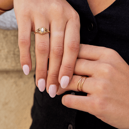 Elayna – Anillo Bucle Infinito Dorado