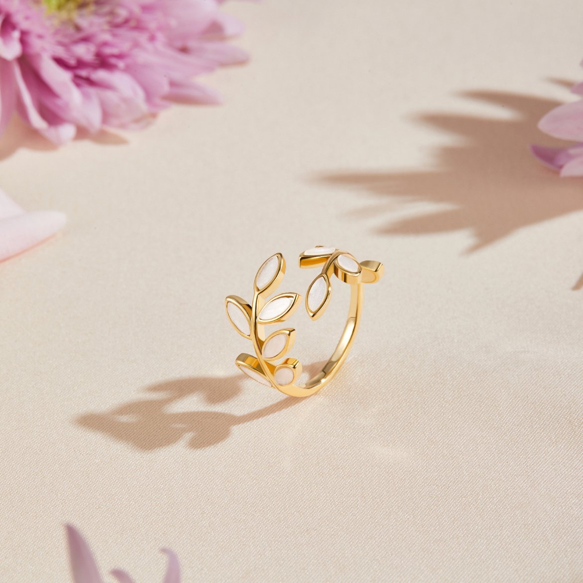 Ysolde – Anillo Hoja Dorada
