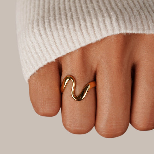 Kaia – Anillo Ola Dorada