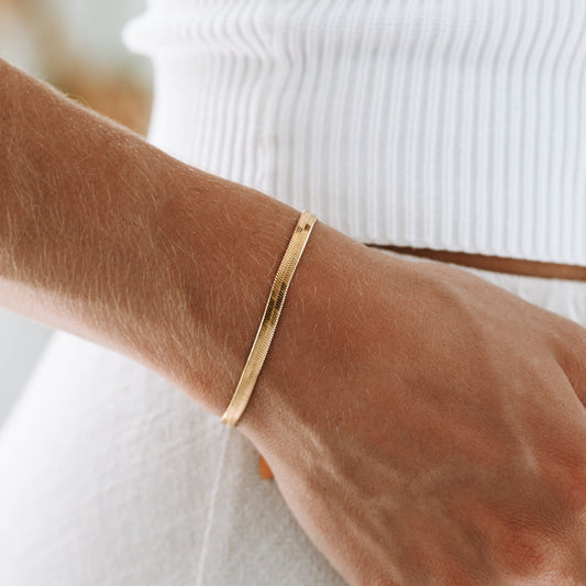 Kauai – Pulsera Herringbone Dorada Resistente al Agua