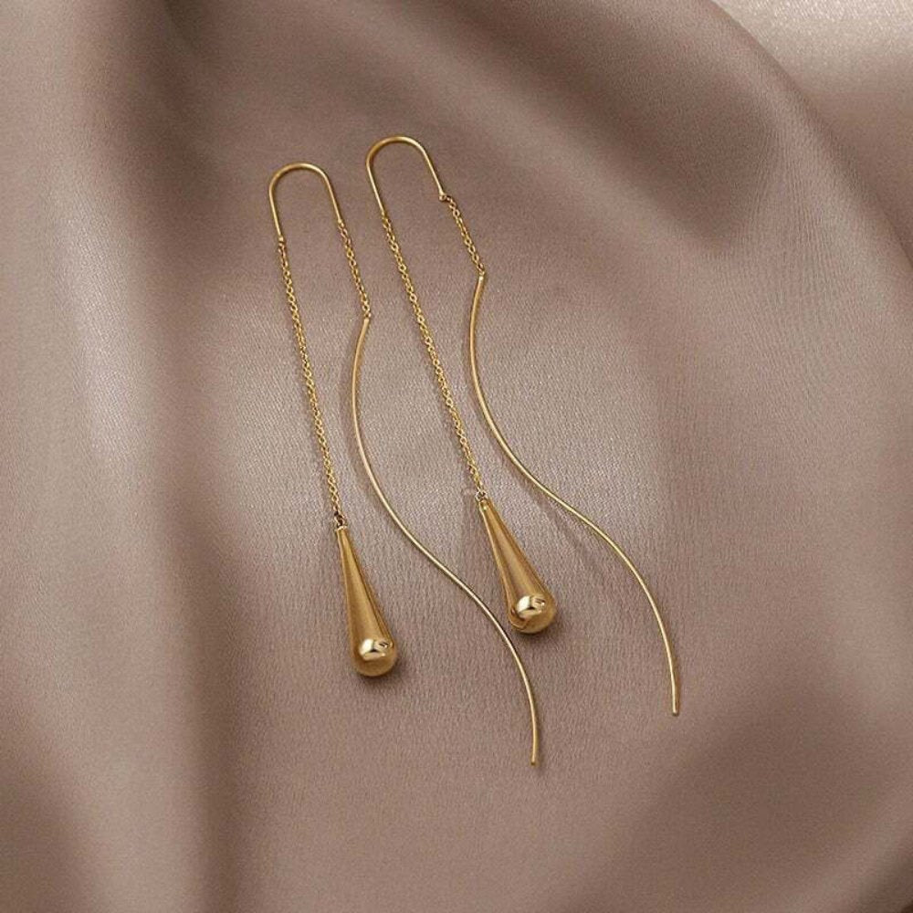 Amaris – Pendientes Gota Dorada con Borlas