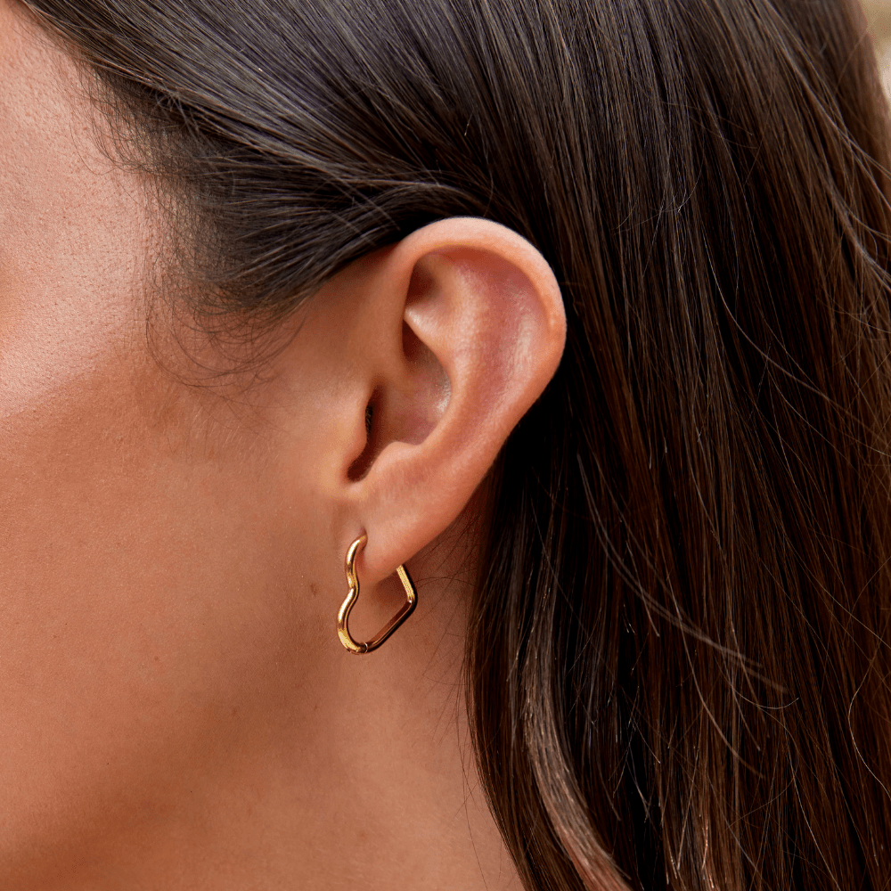 Tessia – Aretes Doradas Corazón Romántico