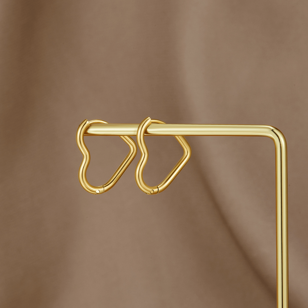 Tessia – Aretes Doradas Corazón Romántico