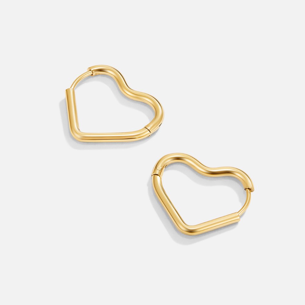 Tessia – Aretes Doradas Corazón Romántico