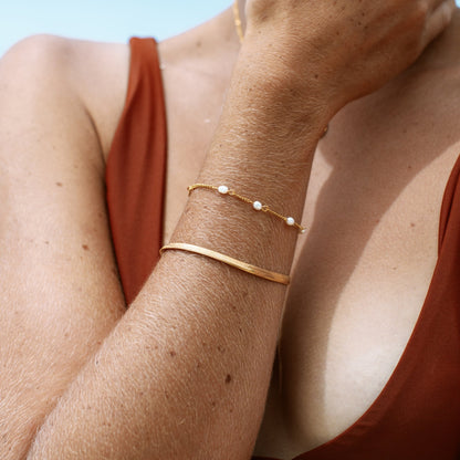 Kauai – Pulsera Herringbone Dorada Resistente al Agua