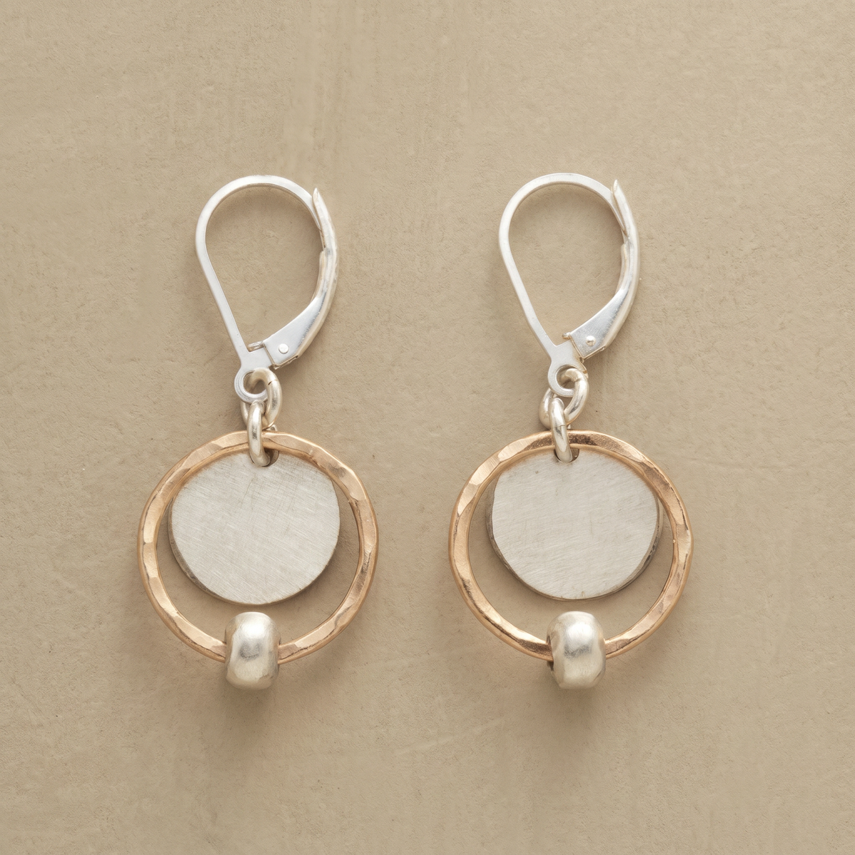 Pendientes de Mujer con Diseño de Capas Bicolor y Centro Redondo