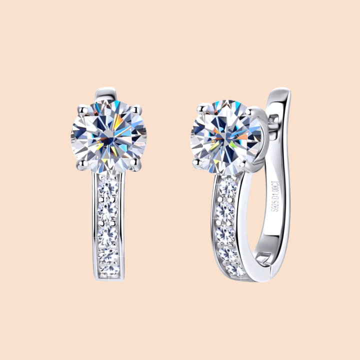 Nathalie – Pendientes Huggie en Moissanita Oro 18K