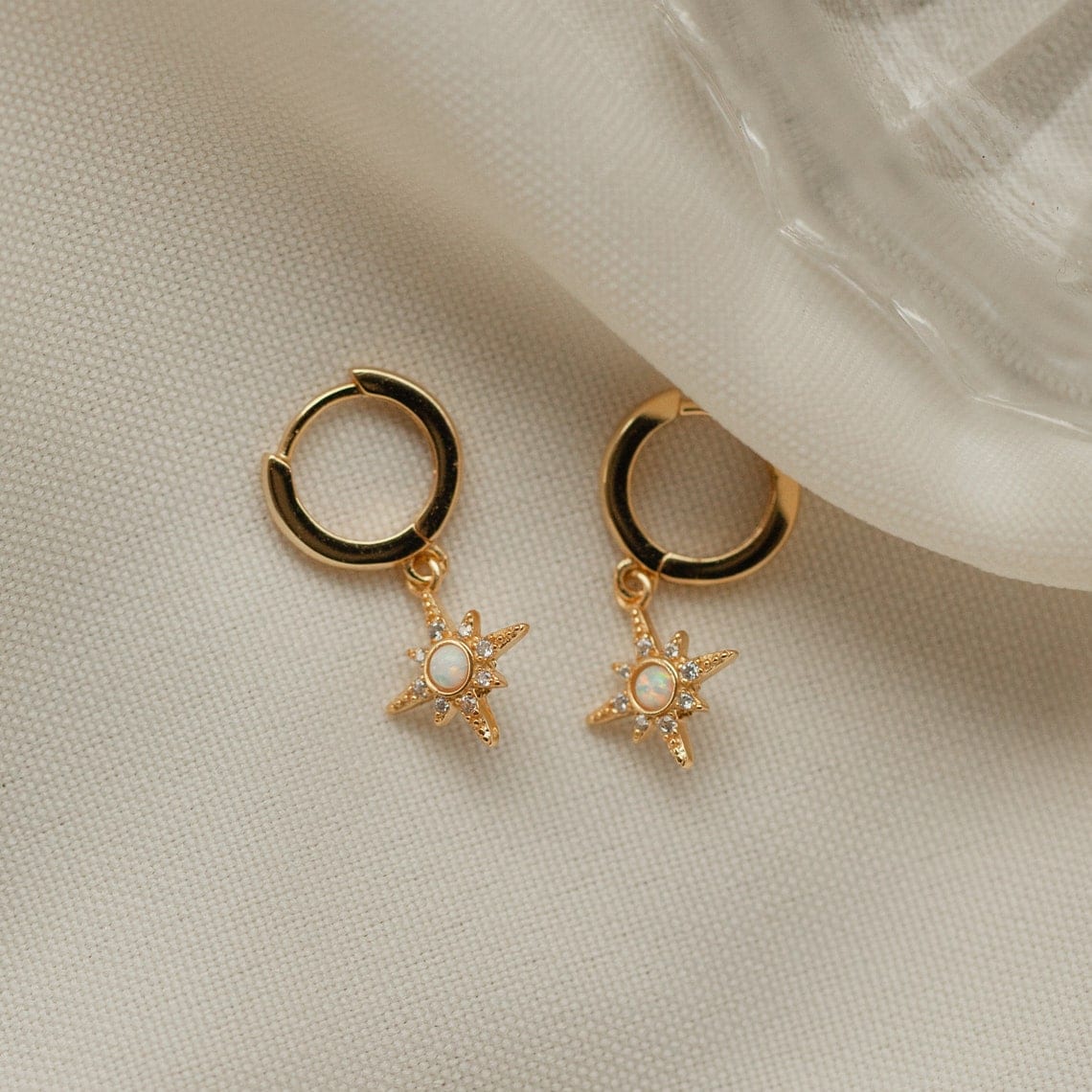 Pendientes Huggie Starburst Opal - Pendientes de Estrella con Circonita