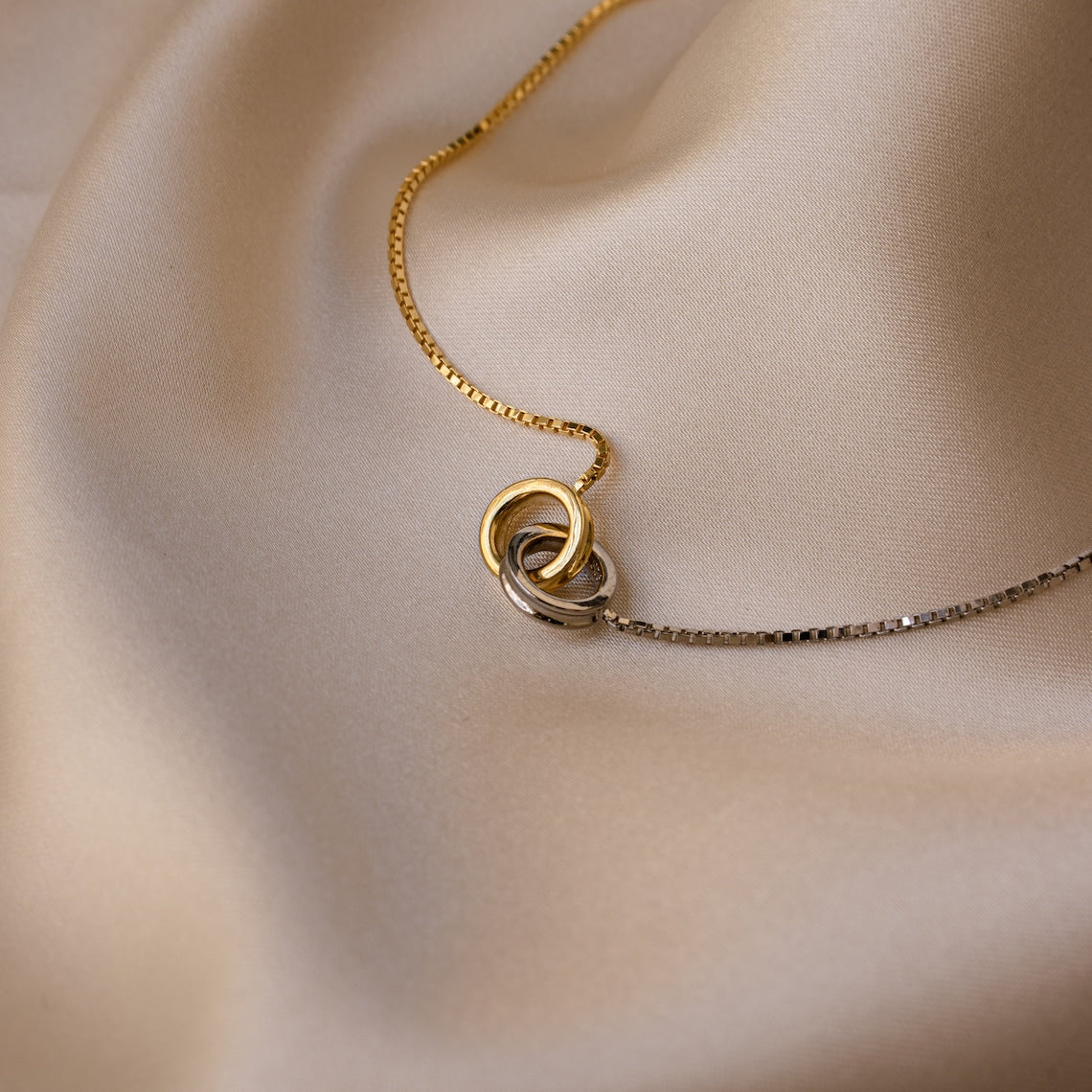 Collar Círculo Eterno - Collar de Círculos Enlazados