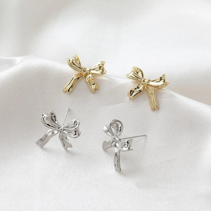 Pendientes de oro blanco con lazo - Pendientes de botón con diseño de lazo