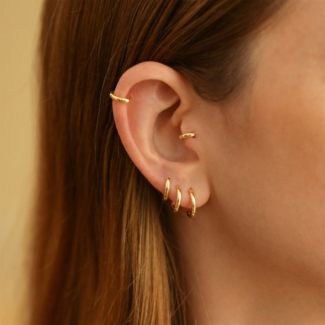 Pendientes Huggie de Oro - Juego de 7 Pendientes Hoop