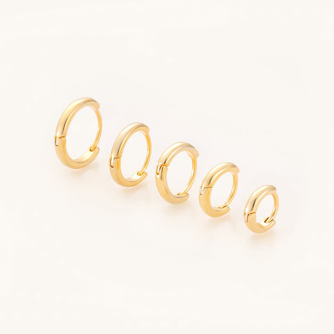 Pendientes Huggie de Oro - Juego de 7 Pendientes Hoop