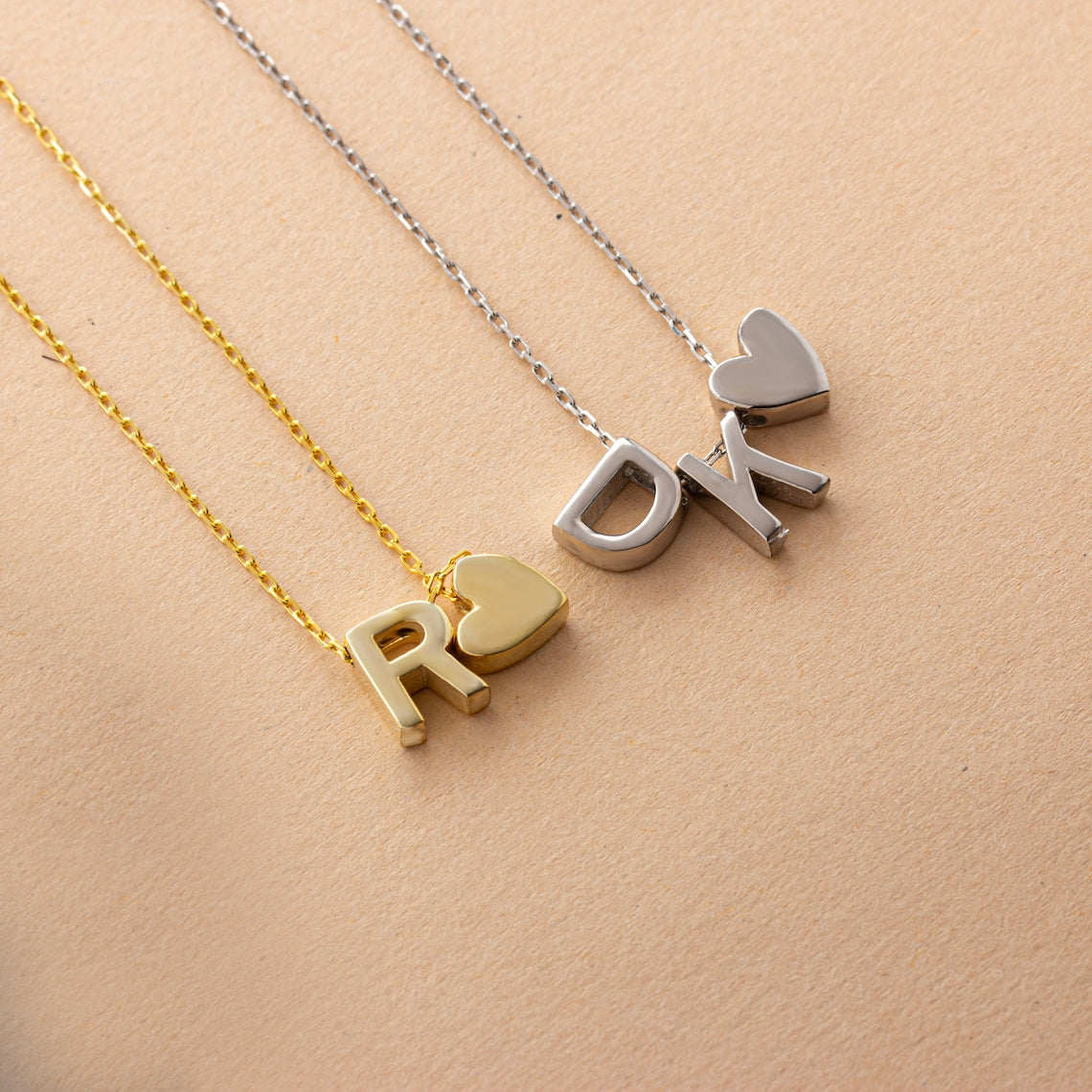 Collar con inicial en forma de corazón - Colgante personalizado con inicial