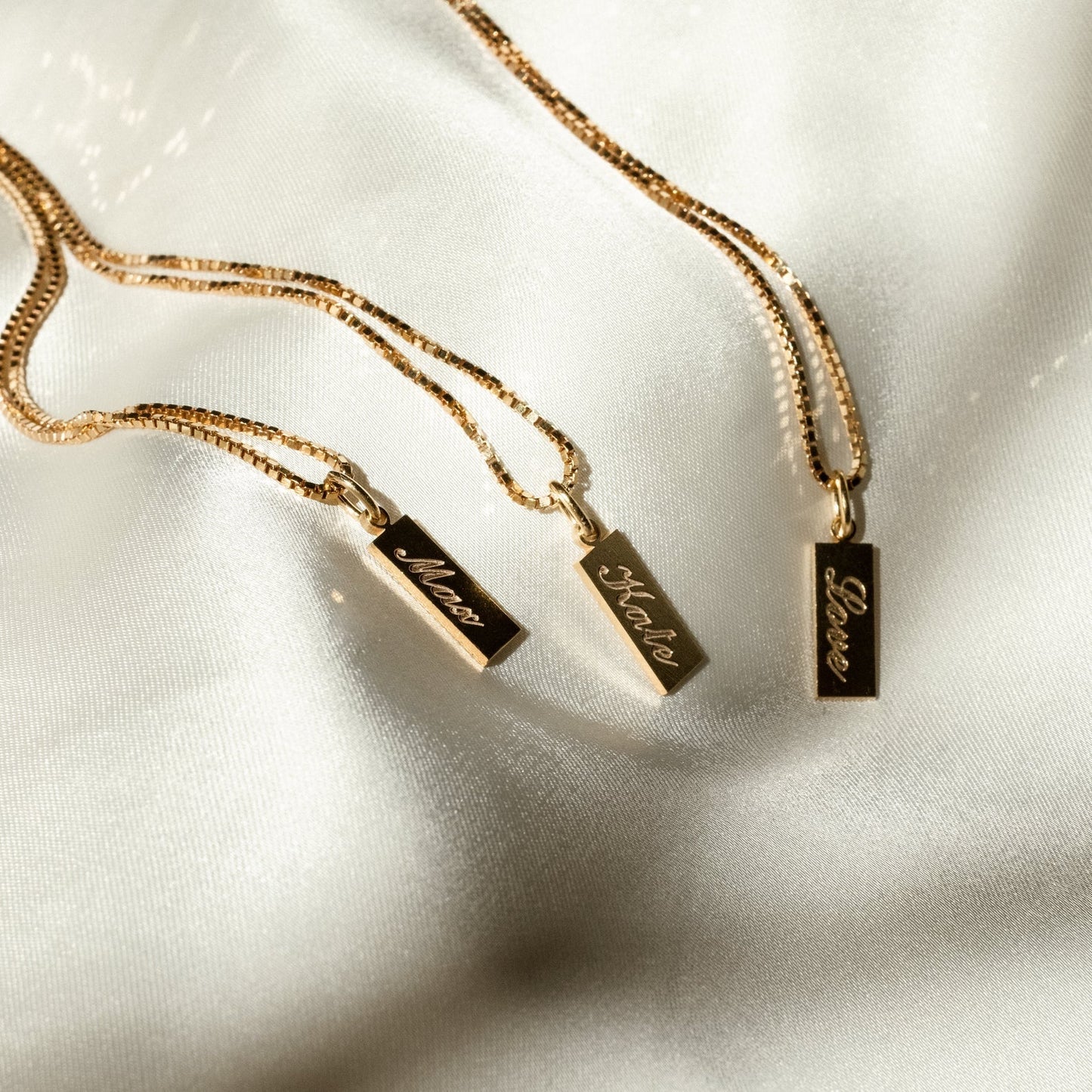Lina – Collar Etiqueta Delicada Personalizada