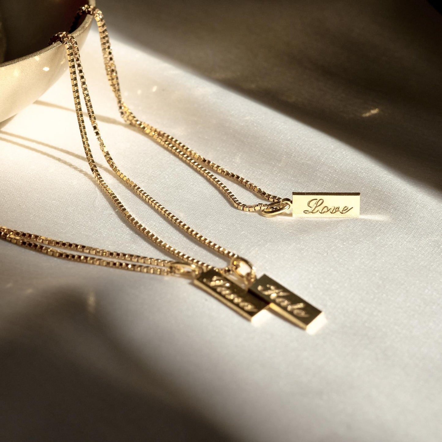 Lina – Collar Etiqueta Delicada Personalizada
