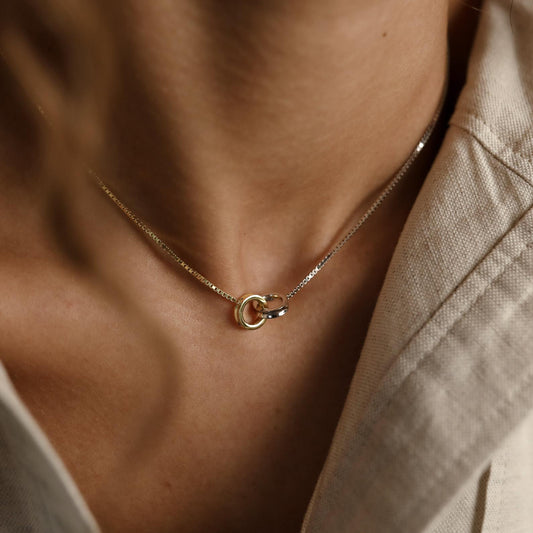 Elisse – Collar Círculos Entrelazados