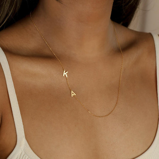 Collar con iniciales laterales - Collar personalizado con letras
