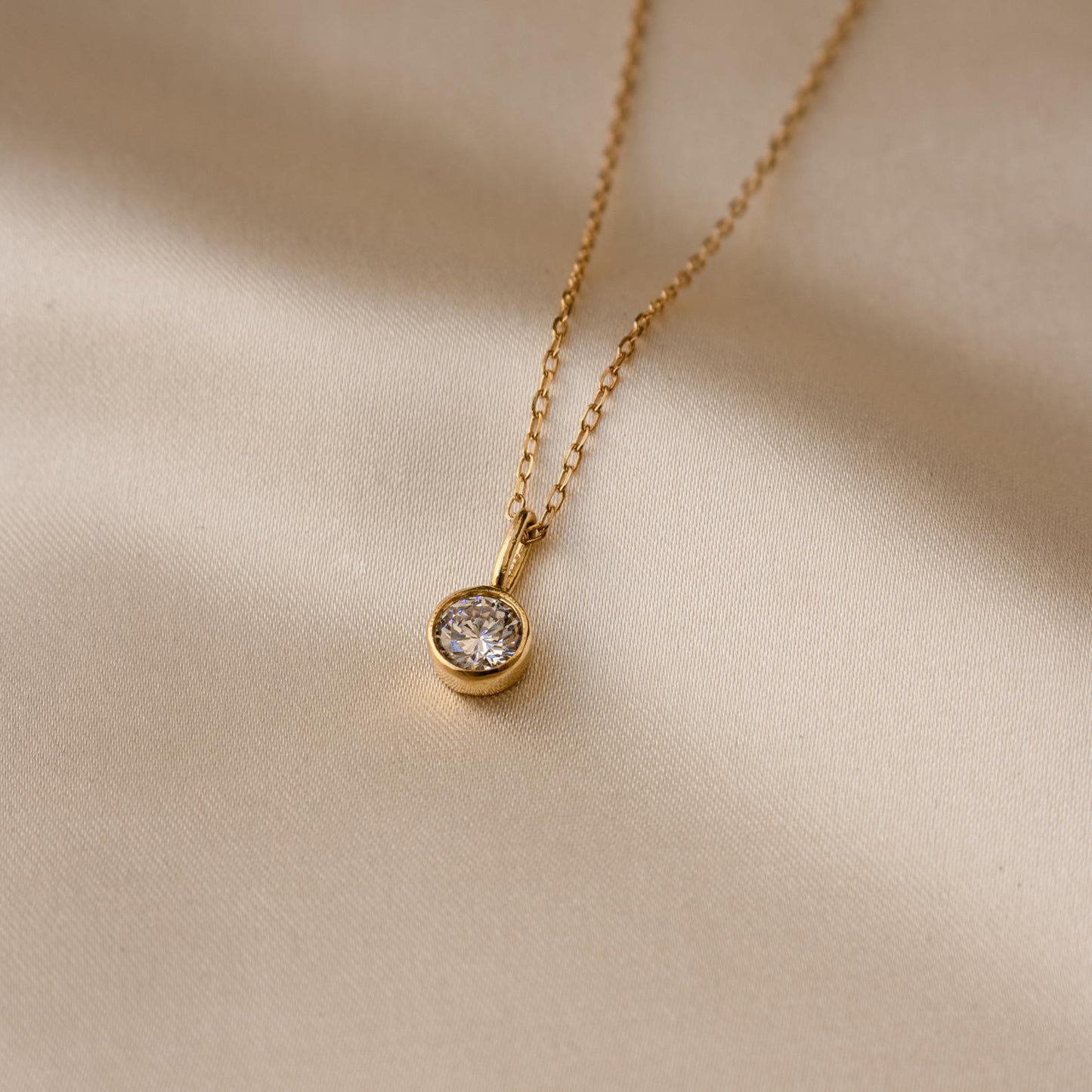 Jomi – Collar Personalizado con Piedra de Nacimiento
