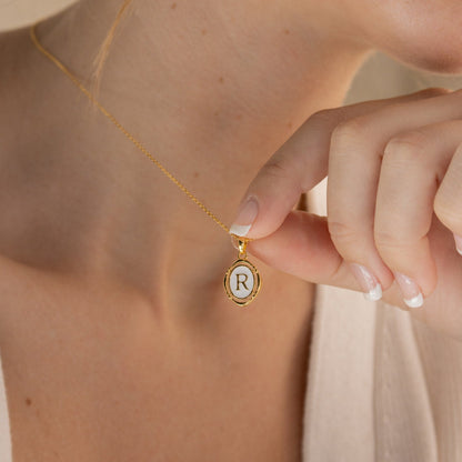 Camille – Collar Colgante con Inicial Personalizada