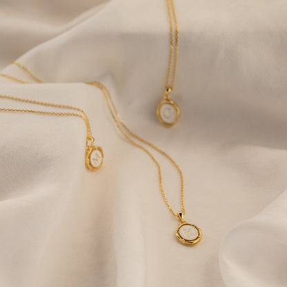 Camille – Collar Colgante con Inicial Personalizada