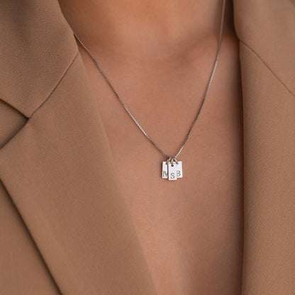 Clara – Collar Mini Etiqueta con Inicial Personalizada