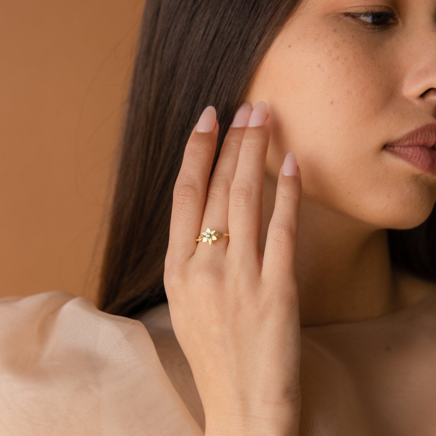 Flora – Anillo Flor con Piedra de Nacimiento