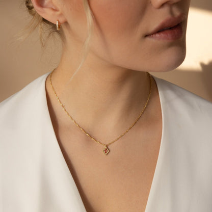 Collar con colgante en rombo de piedra de nacimiento