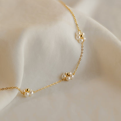 Collar de margaritas de perlas - flores de perlas