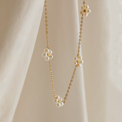 Collar de margaritas de perlas - flores de perlas