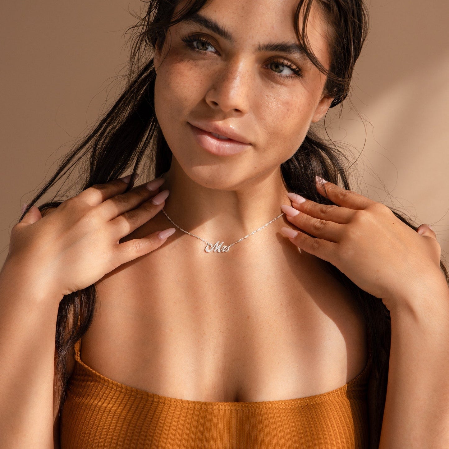 Claire – Collar Nombre Pavé Brillante
