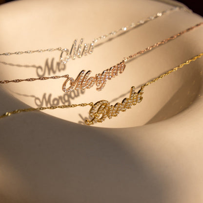 Claire – Collar Nombre Pavé Brillante