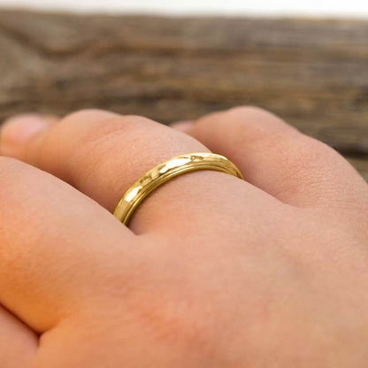Nadia – Anillo Fidget Giratorio de Banda Martillada Delicada