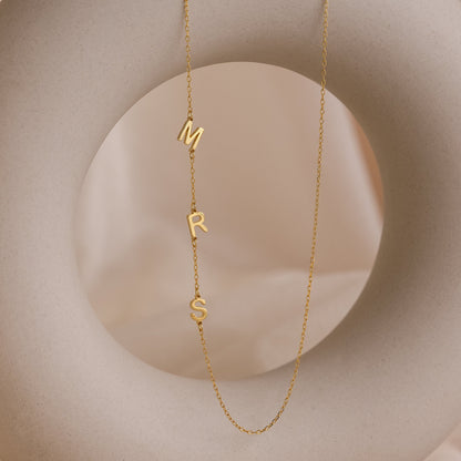 Collar con iniciales en el lateral - cadena de letras personalizada