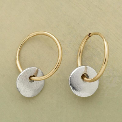 Seyna – Aros Bañados en Oro y Pendientes Plateados Elegantes