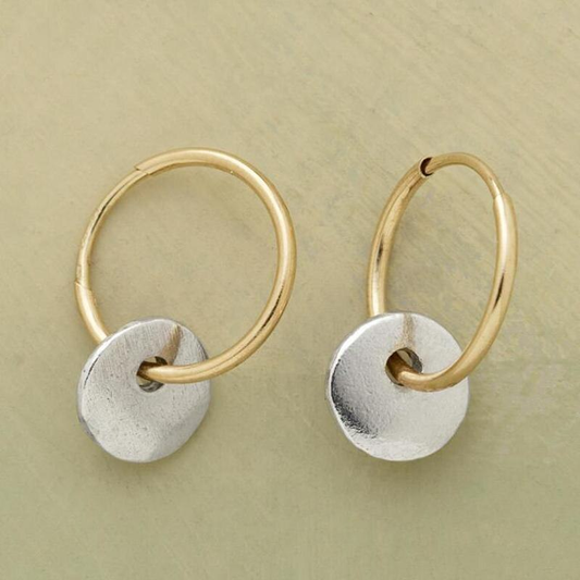 Solene – Aros Chapados en Oro y Pendientes en Tono Plata