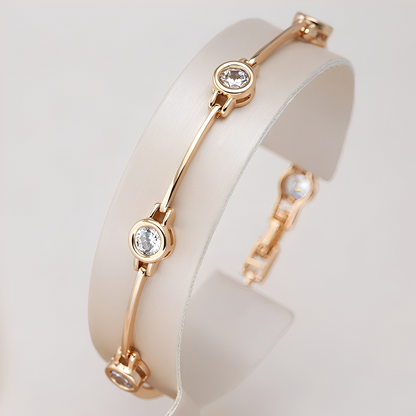Lucía – Pulsera Elegante de Oro con Circonitas