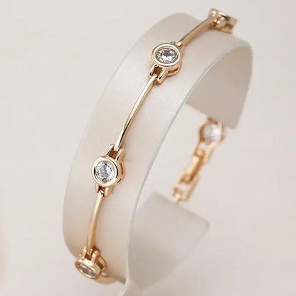 Aveline – Pulsera Delicada de Oro con Dijes de Circonia