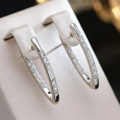 Lyssia – Pendientes Dorados Elegantes con Circonita