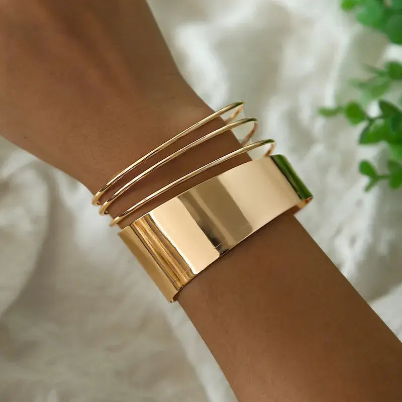 Yuki – Pulsera Vintage Clásica Dorada