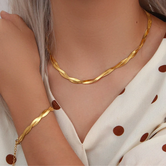 Alina – Conjunto Collar & Pulsera Elegante en Oro Enchevetrado