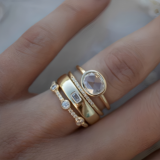 Amandine – Conjunto de Anillos Vintage en Oro y Circonio