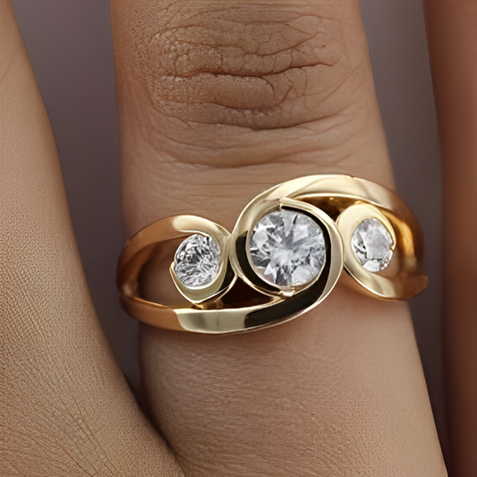 Zarela – Anillo Dorado Vintage en Espiral con Circonitas Engastadas
