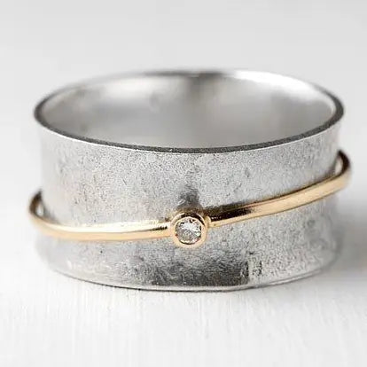 Eloise – Anillo de plata con línea vintage dorada y circonita
