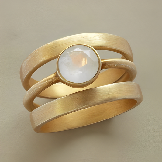 Jaira – Anillo Vintage en Oro y Piedra de Luna Integrada