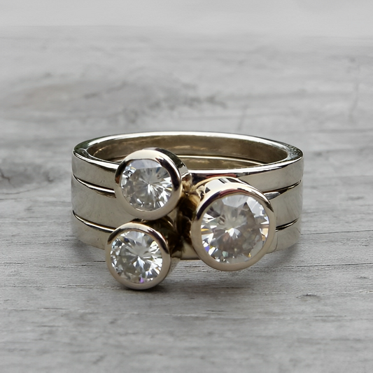 Viviane – Anillo Vintage con Triple Capa de Circonitas