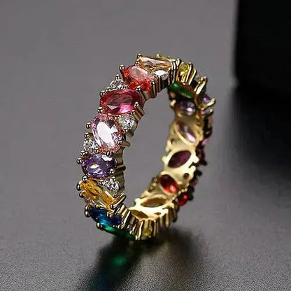 Colette – Anillo Destacado con Brillos Arcoíris