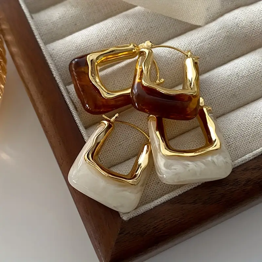 Nami – Pendientes Dorados con Piedra