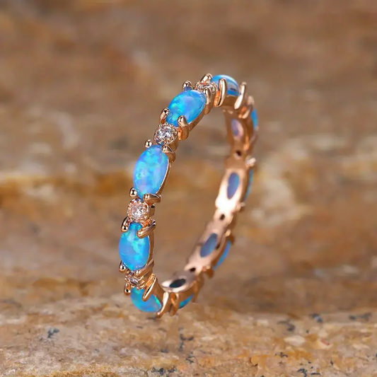 Jane – Anillo de Ópalo Azul con Detalles Dorados