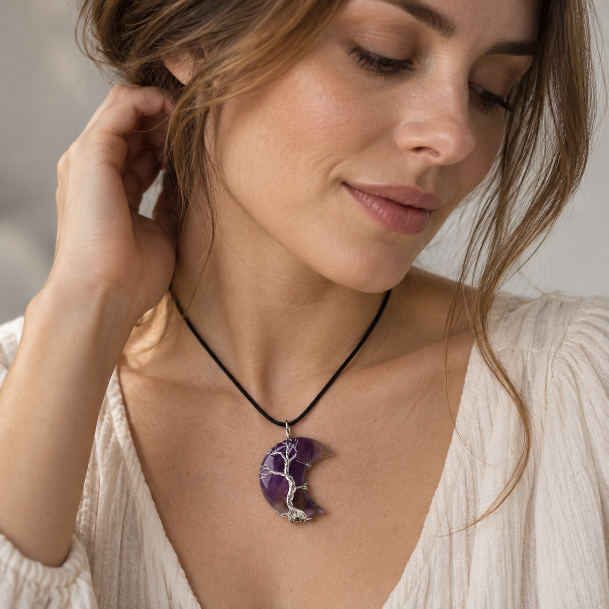 Collar de dama con árbol de vida y colgante de luna